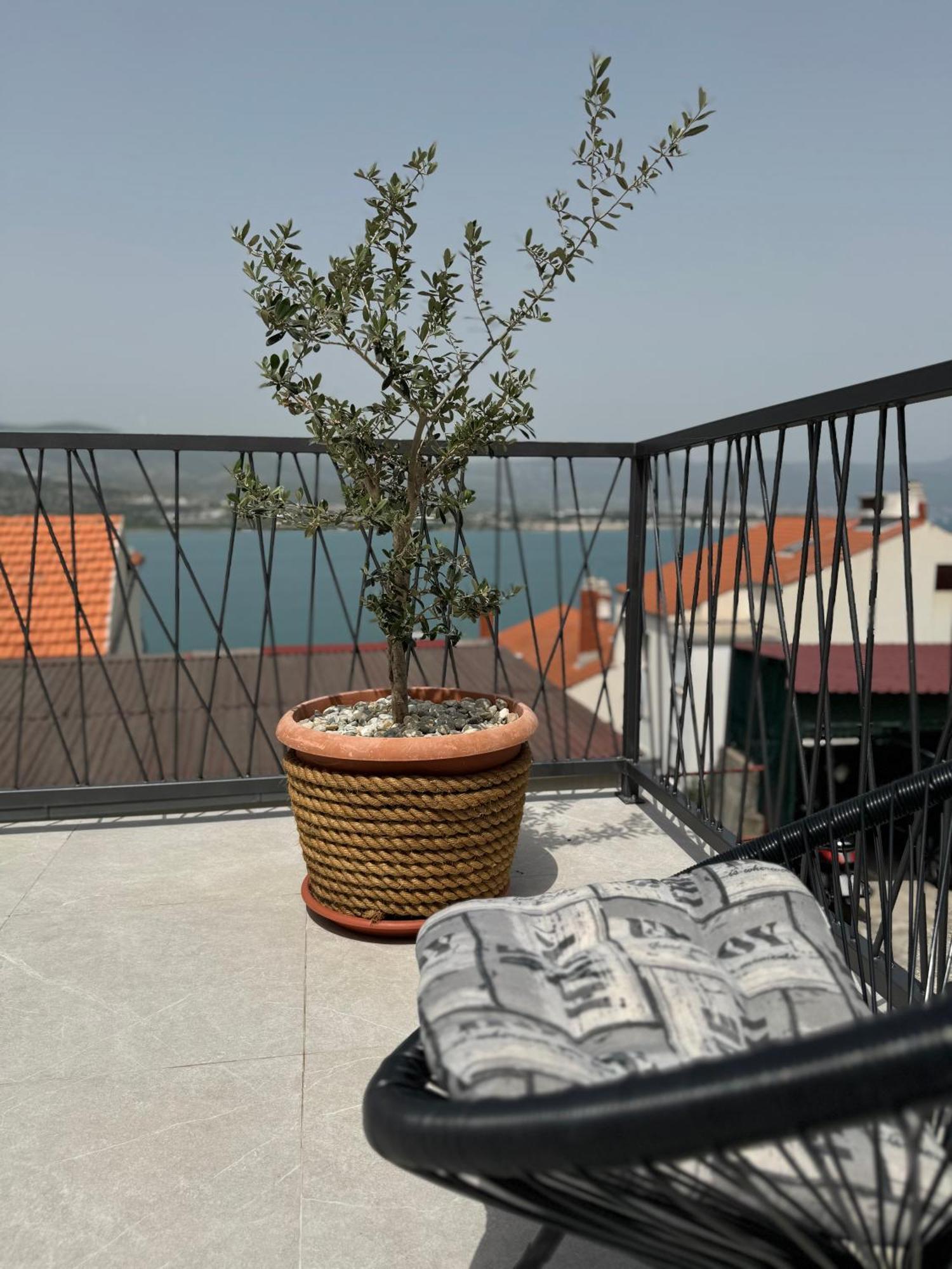 With Terrace And Sea View - Lucic Appartamento *