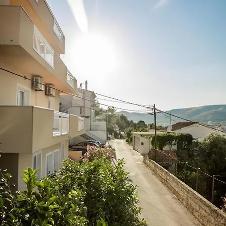 Apartment With Terrace And Sea View - Lucic Trogir Exterior photo
