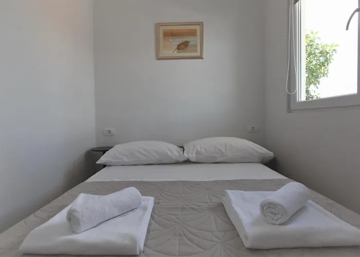 Apartment With Terrace And Sea View - Lucic