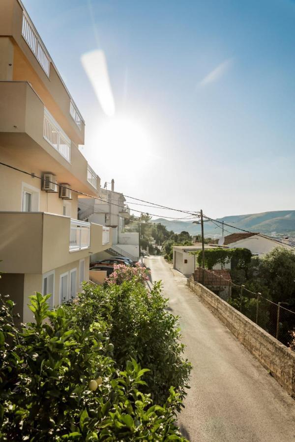 With Terrace And Sea View - Lucic Apartment *