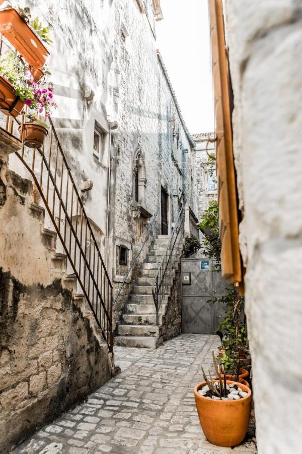 Apartment With Terrace And Sea View - Lucic Trogir