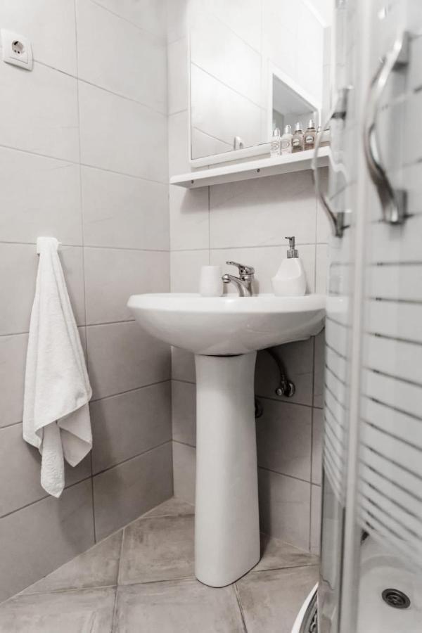 With Terrace And Sea View - Lucic Apartment *