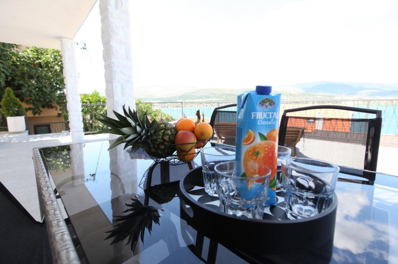 Apartment With Terrace And Sea View - Lucic *