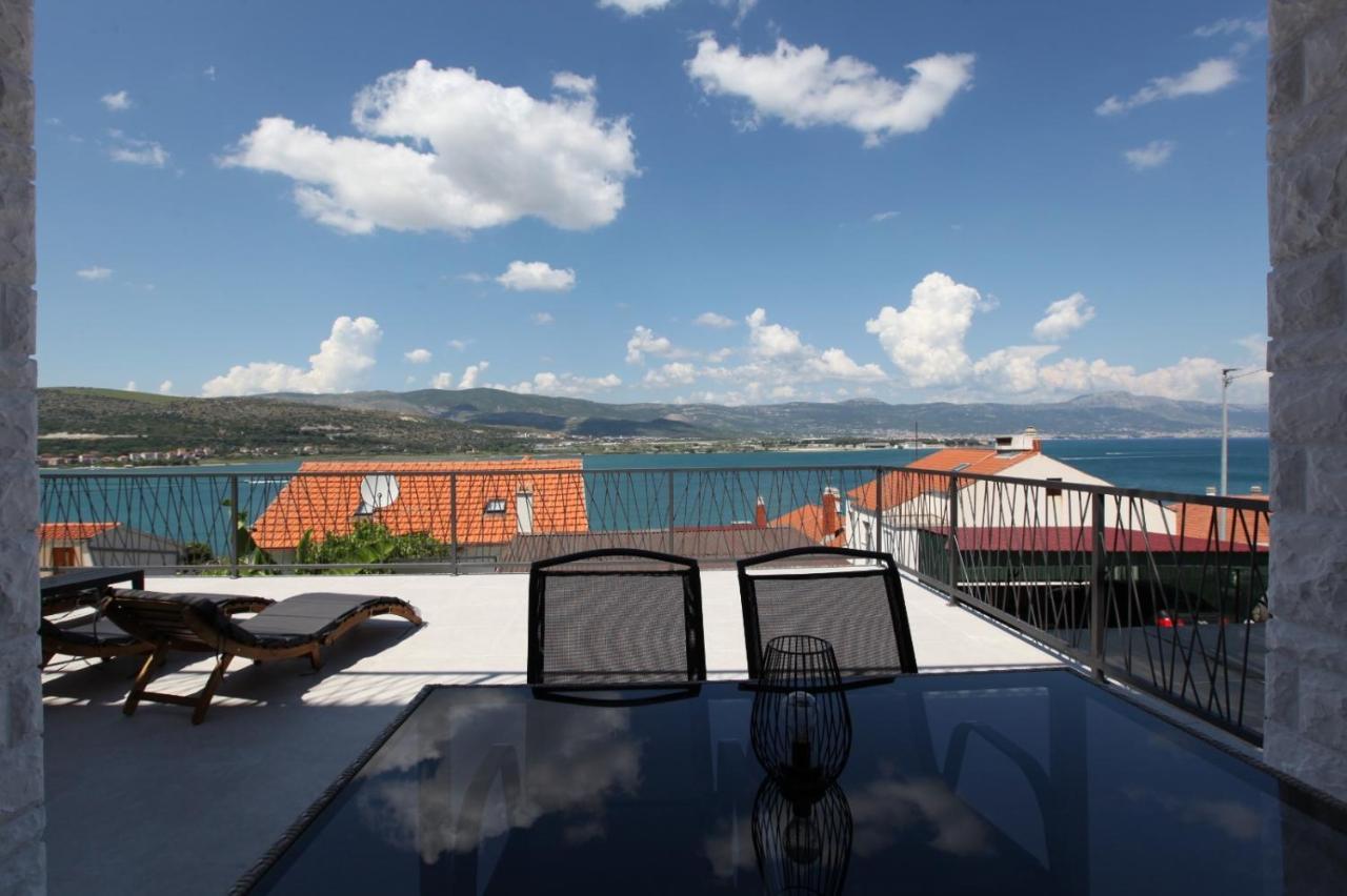 With Terrace And Sea View - Lucic Apartment