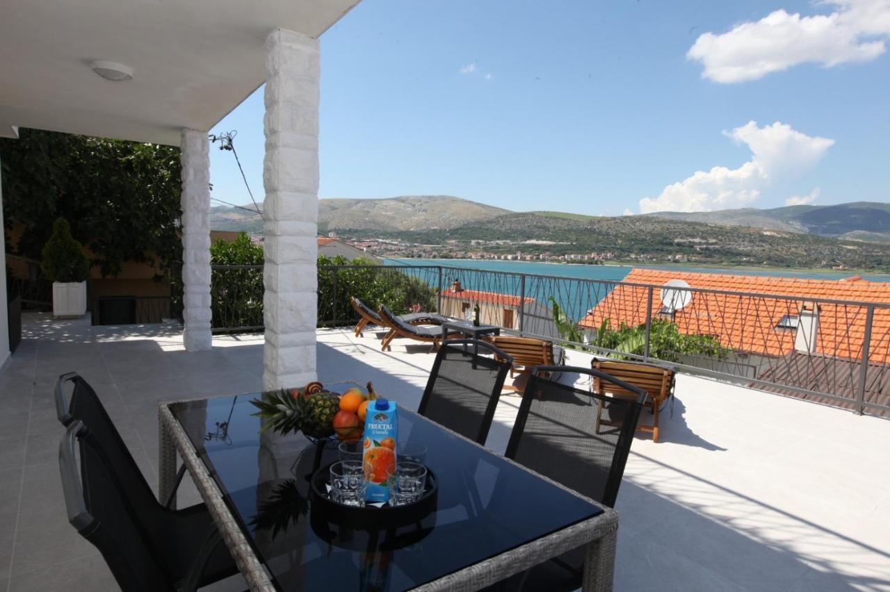 Apartment With Terrace And Sea View - Lucic *