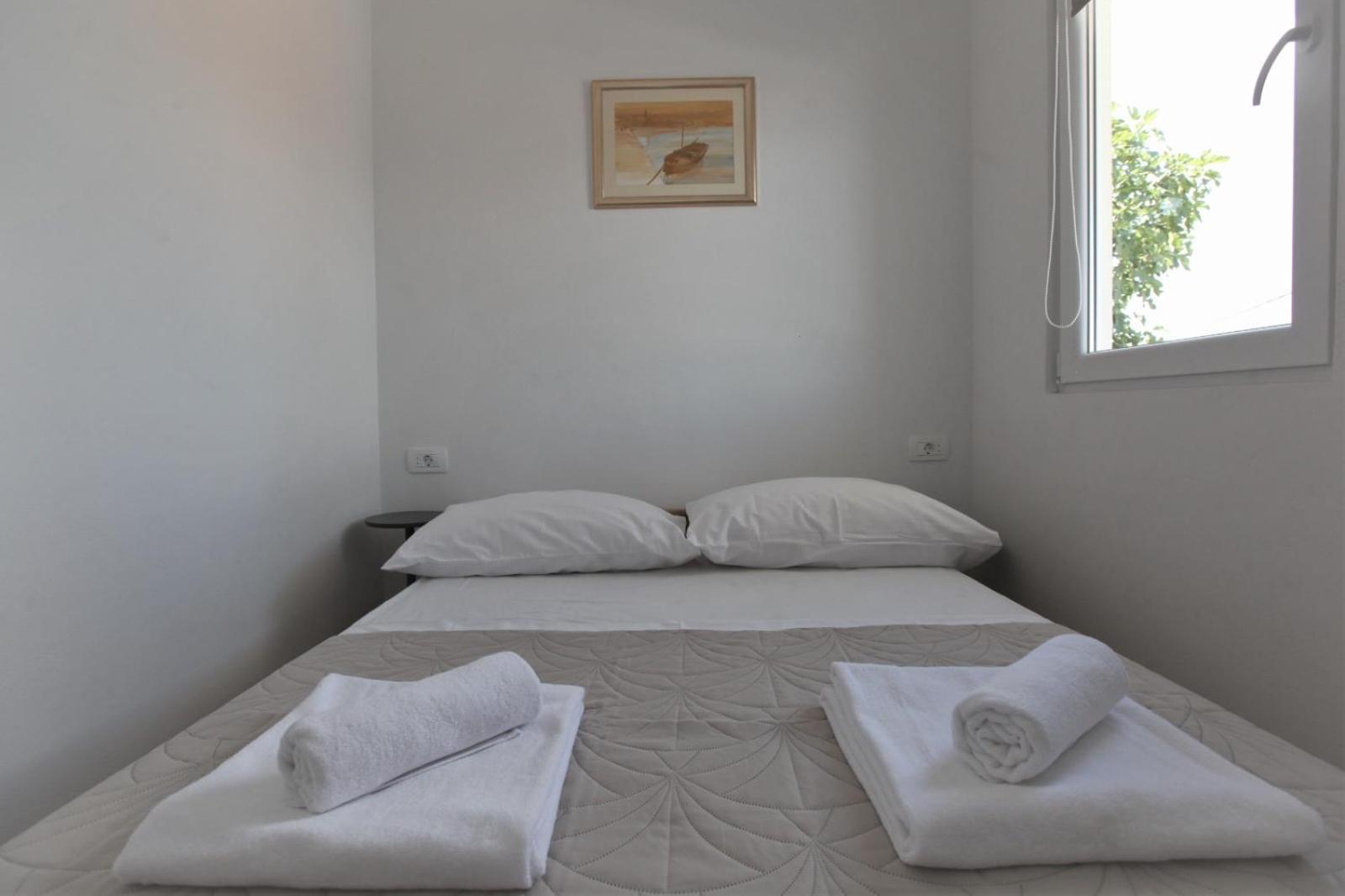 With Terrace And Sea View - Lucic Apartment *