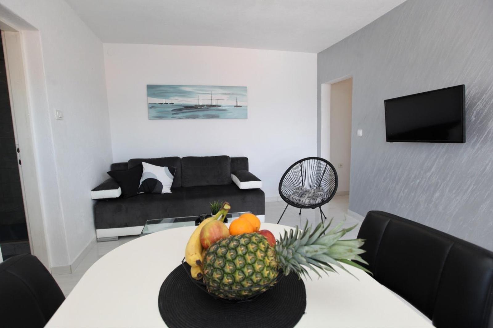 Apartment With Terrace And Sea View - Lucic Trogir