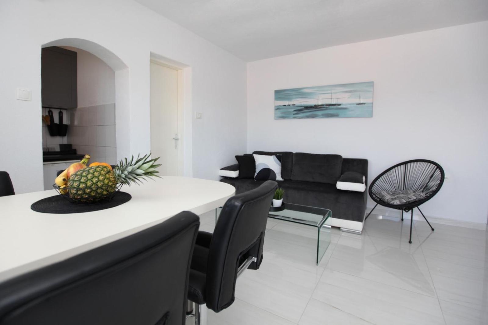 With Terrace And Sea View - Lucic Apartment