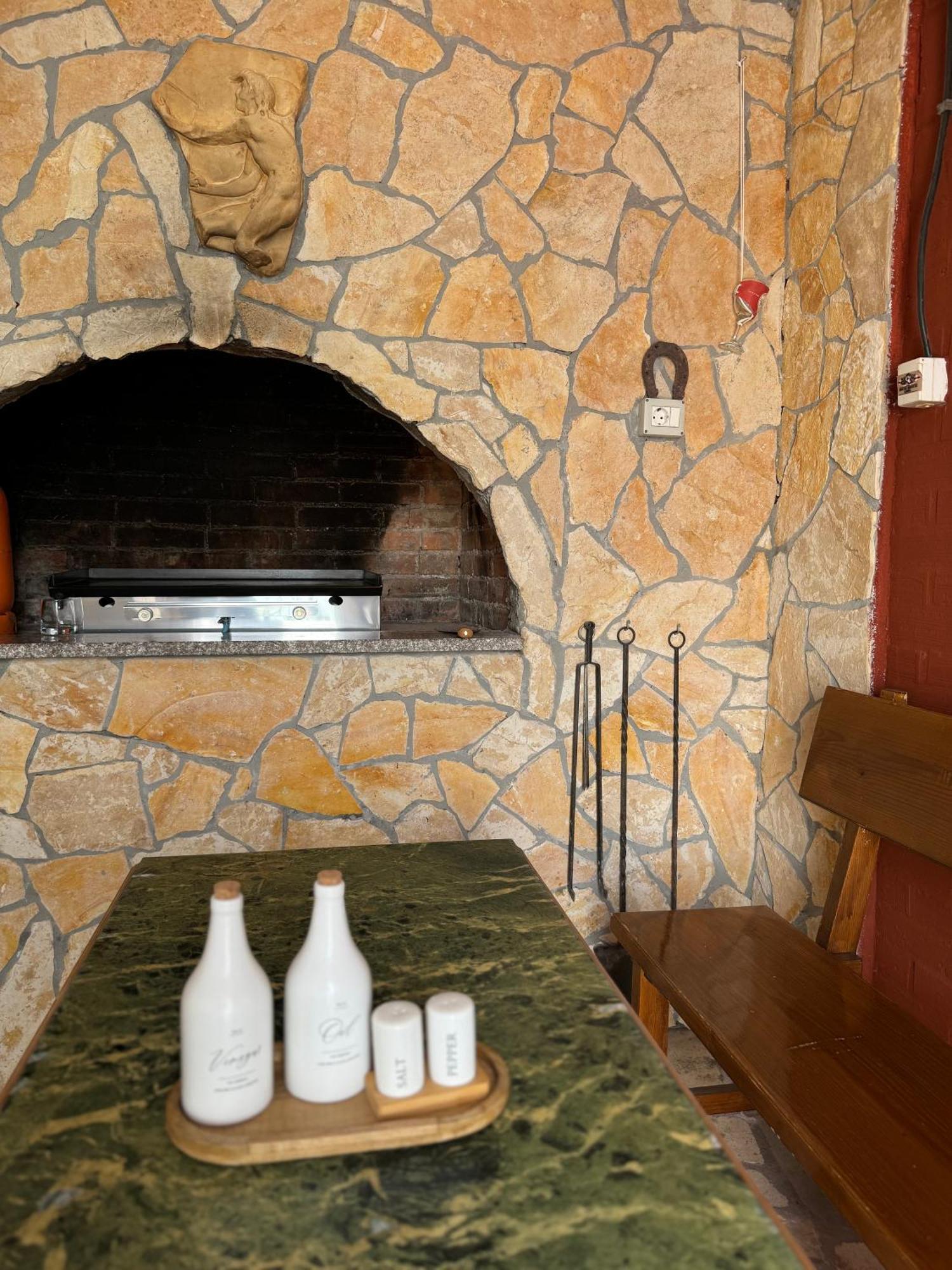 Apartment With Terrace And Sea View - Lucic Trogir